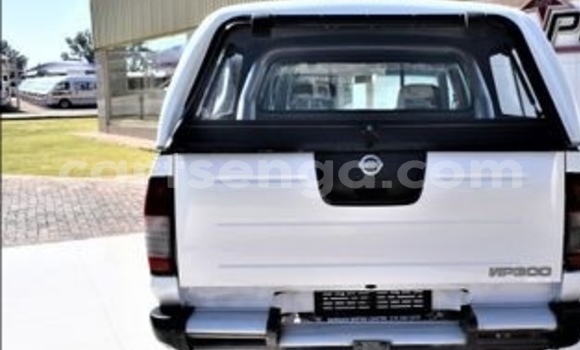 Nunua Ilio tumika Nissan Hardbody White Gari ndani ya Ezulwini nchini Hhohho Nunua Ilio tumika Nissan Hardbody White Gari ndani ya Ezulwini nchini Hhohho