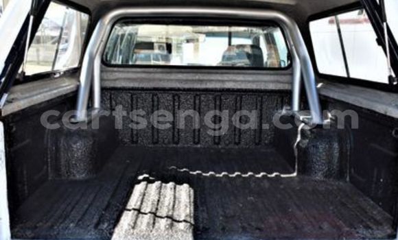 Nunua Ilio tumika Nissan Hardbody White Gari ndani ya Ezulwini nchini Hhohho Nunua Ilio tumika Nissan Hardbody White Gari ndani ya Ezulwini nchini Hhohho