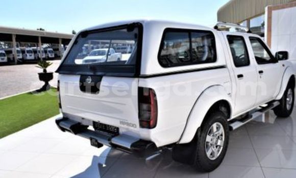 Nunua Ilio tumika Nissan Hardbody White Gari ndani ya Ezulwini nchini Hhohho Nunua Ilio tumika Nissan Hardbody White Gari ndani ya Ezulwini nchini Hhohho