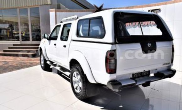 Nunua Ilio tumika Nissan Hardbody White Gari ndani ya Ezulwini nchini Hhohho Nunua Ilio tumika Nissan Hardbody White Gari ndani ya Ezulwini nchini Hhohho