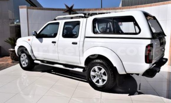 Nunua Ilio tumika Nissan Hardbody White Gari ndani ya Ezulwini nchini Hhohho Nunua Ilio tumika Nissan Hardbody White Gari ndani ya Ezulwini nchini Hhohho