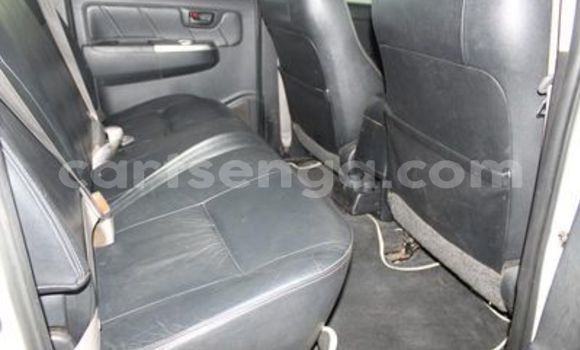 Nunua Ilio tumika Toyota Hilux White Gari ndani ya Ezulwini nchini Hhohho Nunua Ilio tumika Toyota Hilux White Gari ndani ya Ezulwini nchini Hhohho