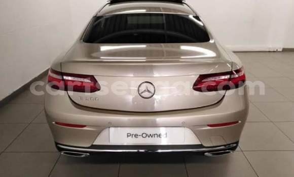 Nunua Ilio tumika Mercedes‒Benz E–Class Silver Gari ndani ya Manzini nchini Manzini Nunua Ilio tumika Mercedes‒Benz E–Class Silver Gari ndani ya Manzini nchini Manzini