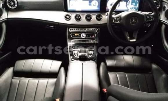 Nunua Ilio tumika Mercedes‒Benz E–Class Silver Gari ndani ya Manzini nchini Manzini Nunua Ilio tumika Mercedes‒Benz E–Class Silver Gari ndani ya Manzini nchini Manzini