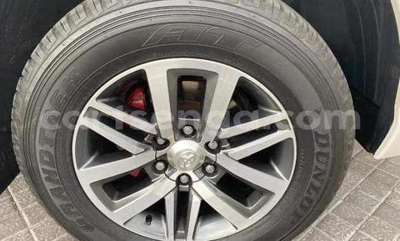 Nunua Ilio tumika Toyota Hilux White Gari ndani ya Mbabane nchini Manzini Nunua Ilio tumika Toyota Hilux White Gari ndani ya Mbabane nchini Manzini