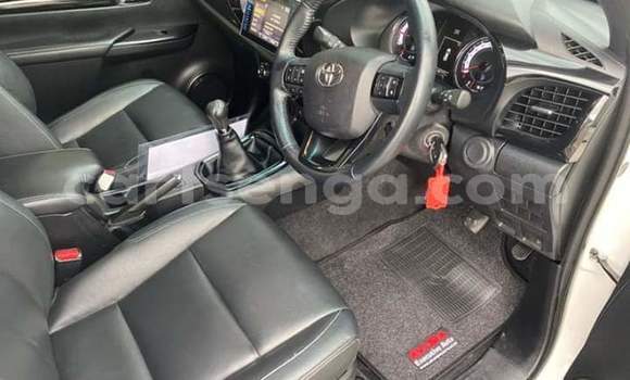 Nunua Ilio tumika Toyota Hilux White Gari ndani ya Mbabane nchini Manzini Nunua Ilio tumika Toyota Hilux White Gari ndani ya Mbabane nchini Manzini