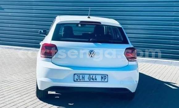 Nunua Ilio tumika Volkswagen Polo White Gari ndani ya Manzini nchini Manzini Nunua Ilio tumika Volkswagen Polo White Gari ndani ya Manzini nchini Manzini