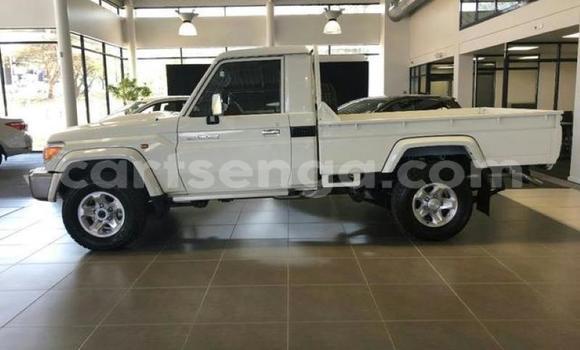 Buy Used Toyota Land Cruiser Beige Car in Mbabane in Manzini Buy Used Toyota Land Cruiser Beige Car in Mbabane in Manzini