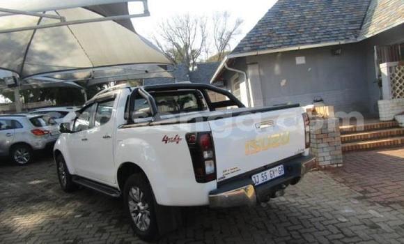 Acheter Occasion Voiture Isuzu KB Blanc à Big Bend, Lubombo Acheter Occasion Voiture Isuzu KB Blanc à Big Bend, Lubombo