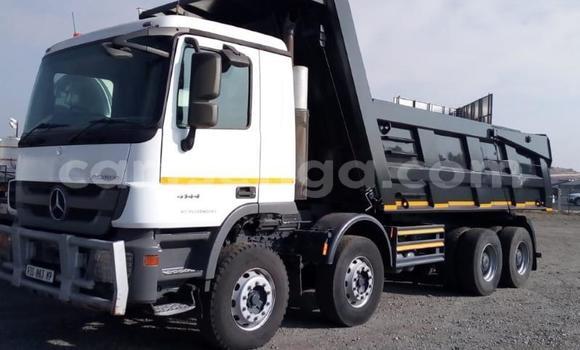 Acheter Occasion Utilitaire Mercedes‒Benz Tipper Blanc à Ezulwini, Hhohho