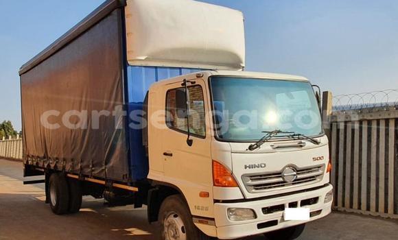 Nunua Ilio tumika Hino 300 Series White Lori ndani ya Import - Dubai nchini Hhohho Nunua Ilio tumika Hino 300 Series White Lori ndani ya Import - Dubai nchini Hhohho