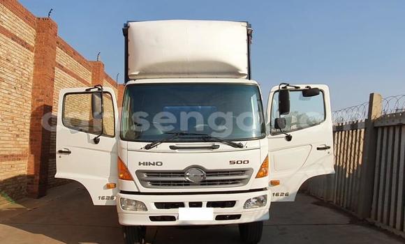 Nunua Ilio tumika Hino 300 Series White Lori ndani ya Import - Dubai nchini Hhohho Nunua Ilio tumika Hino 300 Series White Lori ndani ya Import - Dubai nchini Hhohho