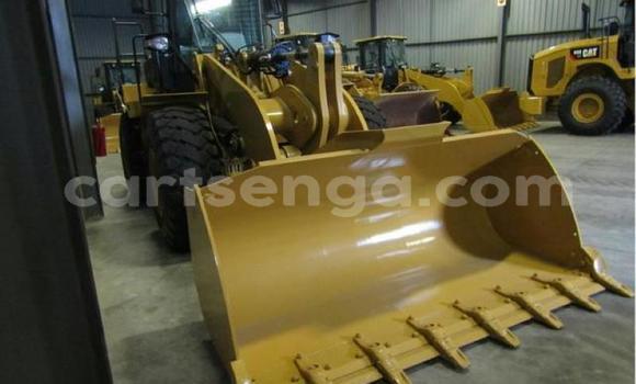 Nunua Ilio tumika Caterpillar 120 Beige Lori ndani ya Sidvokodvo nchini Manzini Nunua Ilio tumika Caterpillar 120 Beige Lori ndani ya Sidvokodvo nchini Manzini