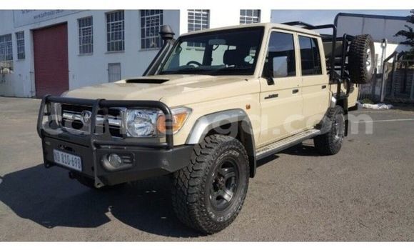 Nunua Ilio tumika Toyota Land Cruiser Beige Gari ndani ya Nsoko nchini Wilaya ya Lubombo