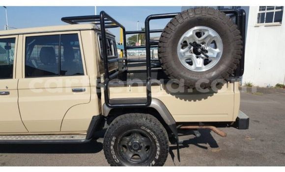 Acheter Occasion Voiture Toyota Land Cruiser Beige à Nsoko, Lubombo District Acheter Occasion Voiture Toyota Land Cruiser Beige à Nsoko, Lubombo District