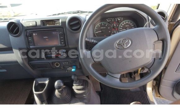 Acheter Occasion Voiture Toyota Land Cruiser Beige à Nsoko, Lubombo District Acheter Occasion Voiture Toyota Land Cruiser Beige à Nsoko, Lubombo District