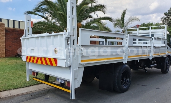 Nunua Ilio tumika Isuzu FTR 850 White Lori ndani ya Mbabane nchini Manzini Nunua Ilio tumika Isuzu FTR 850 White Lori ndani ya Mbabane nchini Manzini