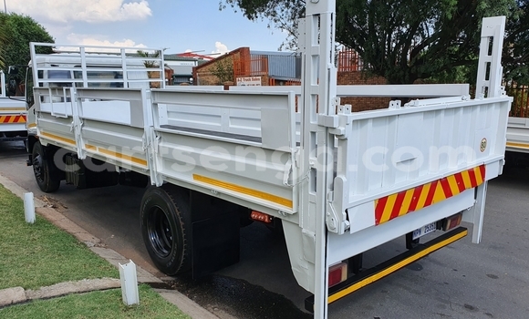 Nunua Ilio tumika Isuzu FTR 850 White Lori ndani ya Mbabane nchini Manzini Nunua Ilio tumika Isuzu FTR 850 White Lori ndani ya Mbabane nchini Manzini