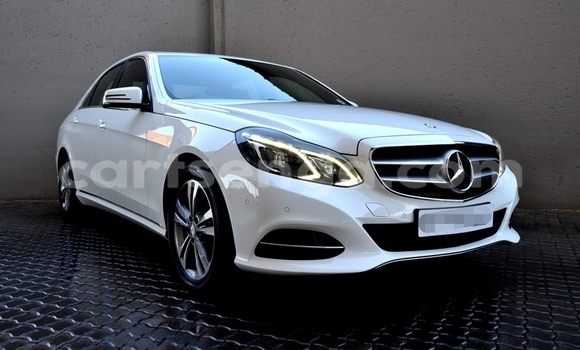 Acheter Occasion Voiture Mercedes‒Benz E–Class Blanc à Manzini, Manzini