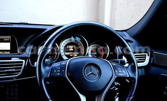 Nunua Ilio tumika Mercedes‒Benz E–Class White Gari ndani ya Manzini nchini Manzini Nunua Ilio tumika Mercedes‒Benz E–Class White Gari ndani ya Manzini nchini Manzini