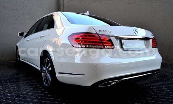 Nunua Ilio tumika Mercedes‒Benz E–Class White Gari ndani ya Manzini nchini Manzini Nunua Ilio tumika Mercedes‒Benz E–Class White Gari ndani ya Manzini nchini Manzini
