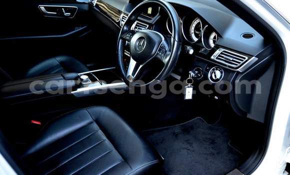 Nunua Ilio tumika Mercedes‒Benz E–Class White Gari ndani ya Manzini nchini Manzini Nunua Ilio tumika Mercedes‒Benz E–Class White Gari ndani ya Manzini nchini Manzini