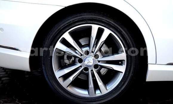 Nunua Ilio tumika Mercedes‒Benz E–Class White Gari ndani ya Manzini nchini Manzini Nunua Ilio tumika Mercedes‒Benz E–Class White Gari ndani ya Manzini nchini Manzini