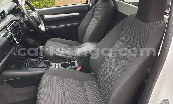 Acheter Occasion Voiture Toyota Hilux Blanc à Mbabane, Manzini Acheter Occasion Voiture Toyota Hilux Blanc à Mbabane, Manzini