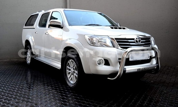 Buy Used Toyota Hilux White Car in Ezulwini in Hhohho