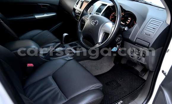 Buy Used Toyota Hilux White Car in Ezulwini in Hhohho Buy Used Toyota Hilux White Car in Ezulwini in Hhohho