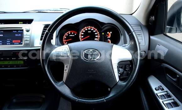 Buy Used Toyota Hilux White Car in Ezulwini in Hhohho Buy Used Toyota Hilux White Car in Ezulwini in Hhohho