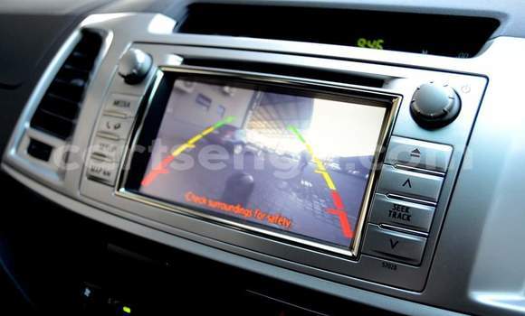 Buy Used Toyota Hilux White Car in Ezulwini in Hhohho Buy Used Toyota Hilux White Car in Ezulwini in Hhohho