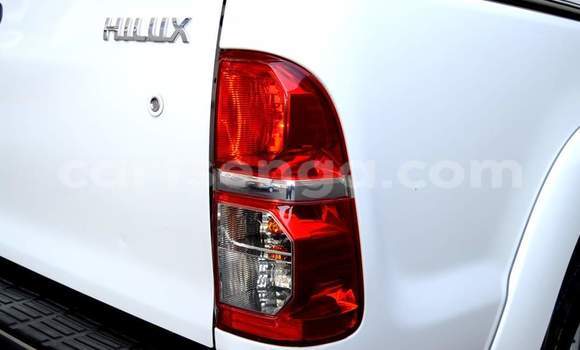 Buy Used Toyota Hilux White Car in Ezulwini in Hhohho Buy Used Toyota Hilux White Car in Ezulwini in Hhohho