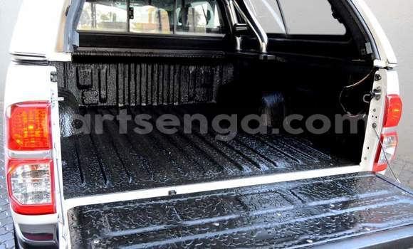 Buy Used Toyota Hilux White Car in Ezulwini in Hhohho Buy Used Toyota Hilux White Car in Ezulwini in Hhohho