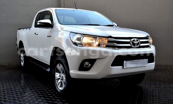 Buy Used Toyota Hilux White Car in Hlatikulu in Shiselweni District Buy Used Toyota Hilux White Car in Hlatikulu in Shiselweni District