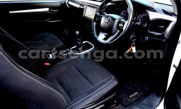 Acheter Occasion Voiture Toyota Hilux Blanc à Hlatikulu, Shiselweni District Acheter Occasion Voiture Toyota Hilux Blanc à Hlatikulu, Shiselweni District