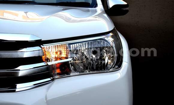 Acheter Occasion Voiture Toyota Hilux Blanc à Hlatikulu, Shiselweni District Acheter Occasion Voiture Toyota Hilux Blanc à Hlatikulu, Shiselweni District