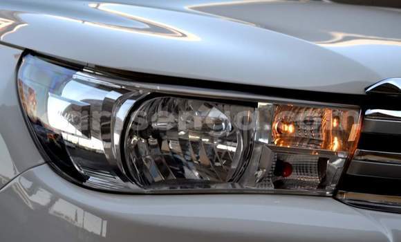 Acheter Occasion Voiture Toyota Hilux Blanc à Hlatikulu, Shiselweni District Acheter Occasion Voiture Toyota Hilux Blanc à Hlatikulu, Shiselweni District