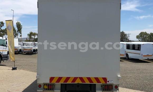 Nunua Ilio tumika Mitsubishi L400 White Lori ndani ya Ezulwini nchini Hhohho Nunua Ilio tumika Mitsubishi L400 White Lori ndani ya Ezulwini nchini Hhohho