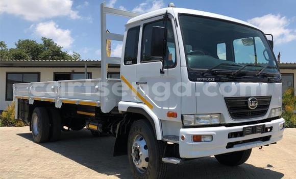 Nunua Ilio tumika Nissan UD White Lori ndani ya Mbabane nchini Manzini Nunua Ilio tumika Nissan UD White Lori ndani ya Mbabane nchini Manzini