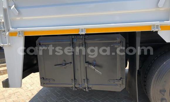 Nunua Ilio tumika Nissan UD White Lori ndani ya Mbabane nchini Manzini Nunua Ilio tumika Nissan UD White Lori ndani ya Mbabane nchini Manzini