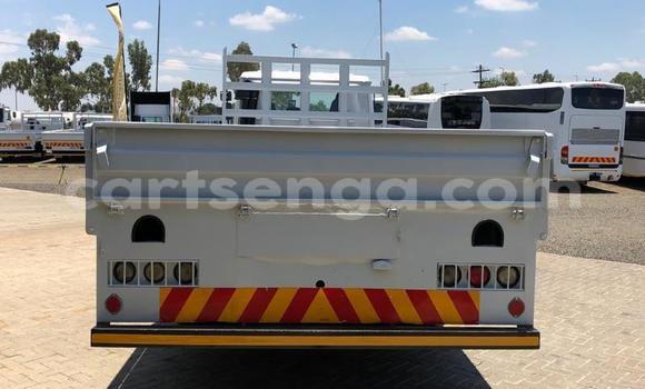 Nunua Ilio tumika Nissan UD White Lori ndani ya Mbabane nchini Manzini Nunua Ilio tumika Nissan UD White Lori ndani ya Mbabane nchini Manzini