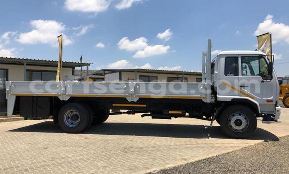 Nunua Ilio tumika Nissan UD White Lori ndani ya Mbabane nchini Manzini Nunua Ilio tumika Nissan UD White Lori ndani ya Mbabane nchini Manzini