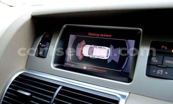 Nunua Ilio tumika Audi Q7 Brown Gari ndani ya Ezulwini nchini Hhohho Nunua Ilio tumika Audi Q7 Brown Gari ndani ya Ezulwini nchini Hhohho