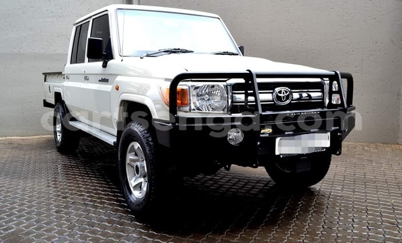 Buy Used Toyota Land Cruiser White Car in Ezulwini in Hhohho