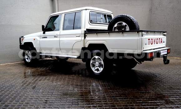 Acheter Occasion Voiture Toyota Land Cruiser Blanc à Ezulwini, Hhohho Acheter Occasion Voiture Toyota Land Cruiser Blanc à Ezulwini, Hhohho