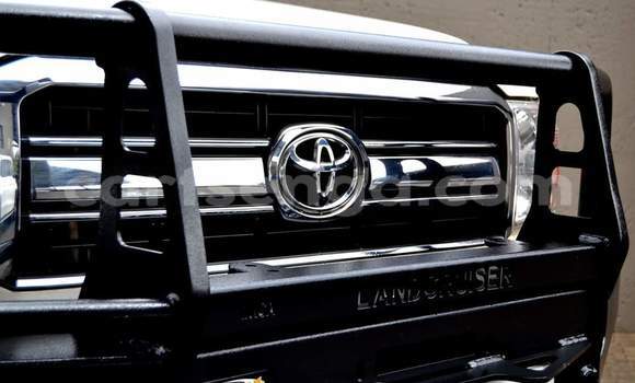 Acheter Occasion Voiture Toyota Land Cruiser Blanc à Ezulwini, Hhohho Acheter Occasion Voiture Toyota Land Cruiser Blanc à Ezulwini, Hhohho