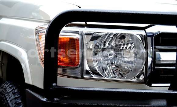 Acheter Occasion Voiture Toyota Land Cruiser Blanc à Ezulwini, Hhohho Acheter Occasion Voiture Toyota Land Cruiser Blanc à Ezulwini, Hhohho