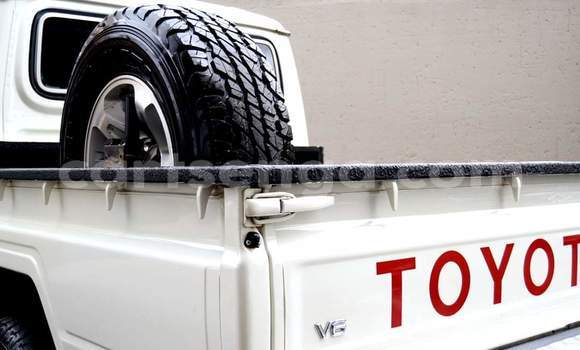 Acheter Occasion Voiture Toyota Land Cruiser Blanc à Ezulwini, Hhohho Acheter Occasion Voiture Toyota Land Cruiser Blanc à Ezulwini, Hhohho