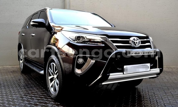 Nunua Ilio tumika Toyota Fortuner Brown Gari ndani ya Ezulwini nchini Hhohho